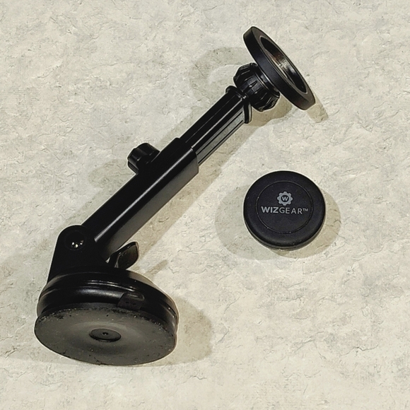 CELLPHONE ACCESSORIES BUNDLE CAR PHONE HOLDERS, TRI-POD, ARM BAND & OHL CHARGER - Picture 9 of 16